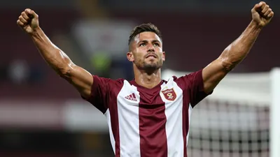 St Mirren striker Mandron joins Stockport County