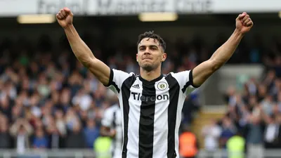 St Mirren climbed to second in the Premiership table after a 1-0 win away to Kilmarnock, sealed by an early goal at BBSP...