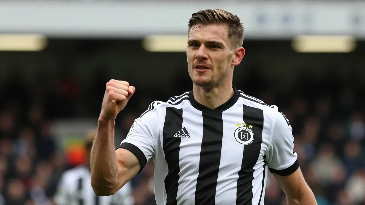 St Mirren led Celtic at half-time but lost 2-1 in the Premiership, with manager Craig McLeish praising new signing Ismael...